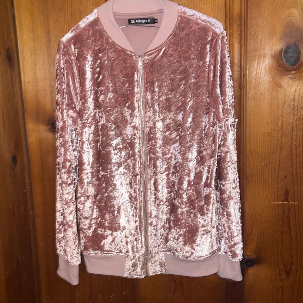 Allegra K polyester crushed velvet look with silver tone zipper. Sz S but fit li